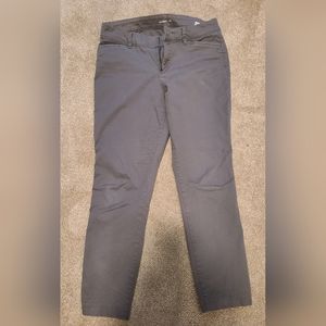 Old Navy Mid-Rise Pixie Chino, size 8